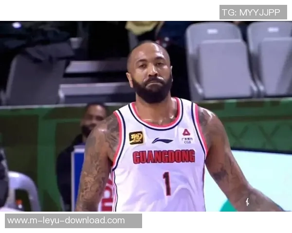 吉伦沃特因扔座凳和挑衅观众被禁赛一场并罚款五万元